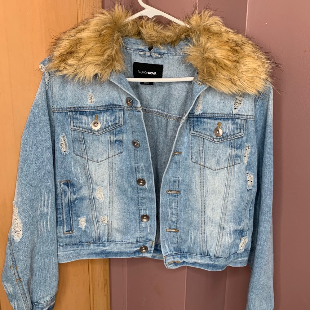 Denim jacket with detachable fur top 🤎